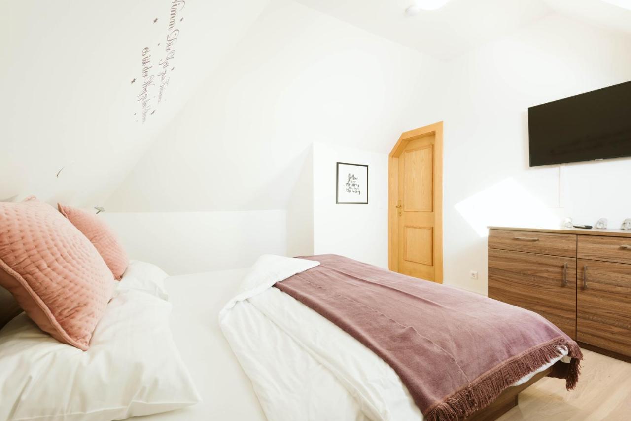 Haus Aussicht - Ferienwohnungen Velden Velden am Wörthersee Eksteriør billede